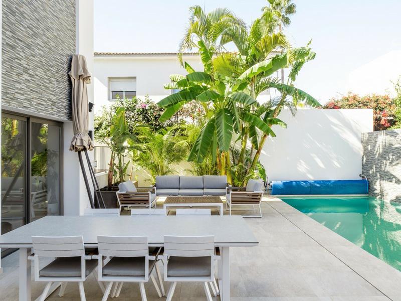 Luxury Villa with Pool, Jacuzzi and Cinema Room – Golden Mile, Marbella
