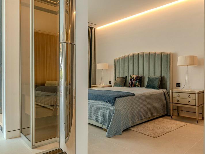 Luxury Villa with Rooftop Pool in Exclusive Vilas 6 – Puerto Banús, Marbella