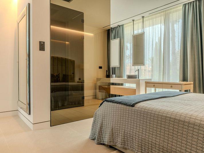Luxury Villa with Rooftop Pool in Exclusive Vilas 6 – Puerto Banús, Marbella