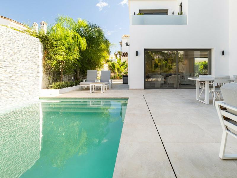 Luxury Villa with Pool, Jacuzzi and Cinema Room – Golden Mile, Marbella