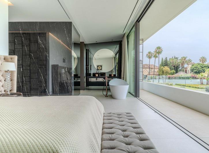 Luxury Villa with Rooftop Pool in Exclusive Vilas 6 – Puerto Banús, Marbella