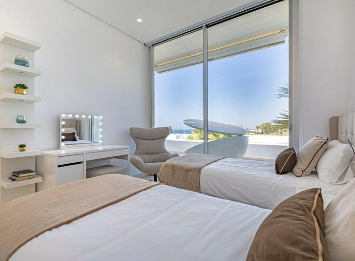 Elegant Villa with Heated Pool and Sea Views – Marbella