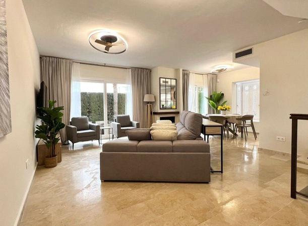 Modern Semi-Detached House in Condes de Iza – Nueva Andalucía, Marbella