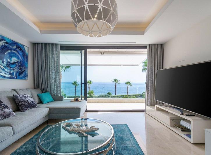 Luxury Beachfront Duplex with Private Terrace – Estepona