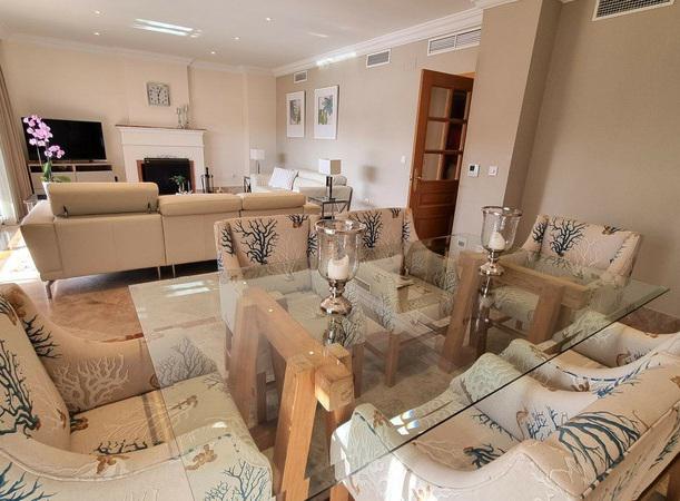 Elegant Semi-Detached Villa with Private Garden – Santa Clara Golf, Marbella East