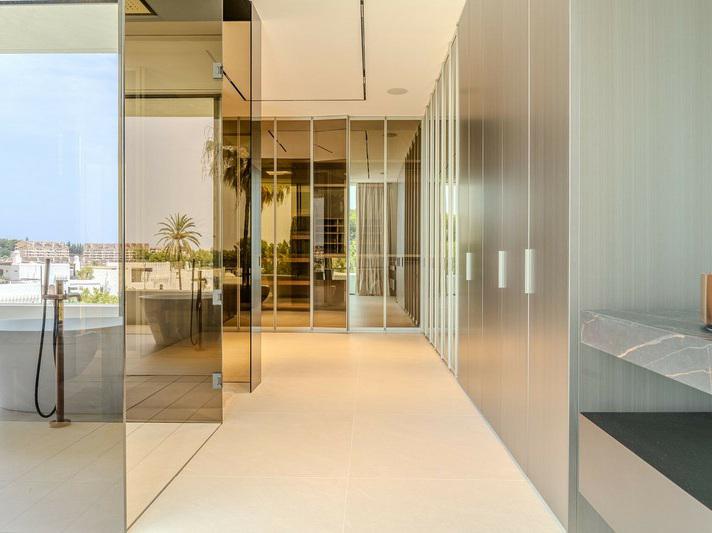 Luxury Villa with Rooftop Pool in Exclusive Vilas 6 – Puerto Banús, Marbella