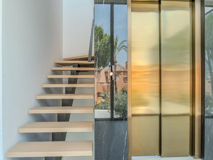 Luxury Villa with Rooftop Pool in Exclusive Vilas 6 – Puerto Banús, Marbella
