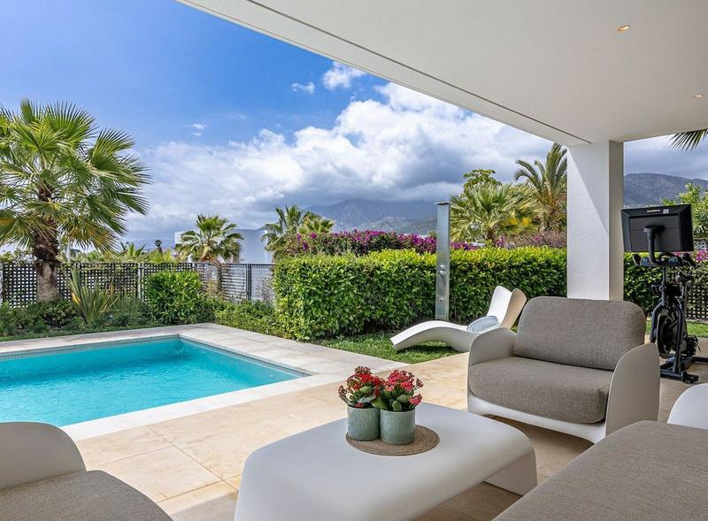 Elegant Villa with Heated Pool and Sea Views – Marbella