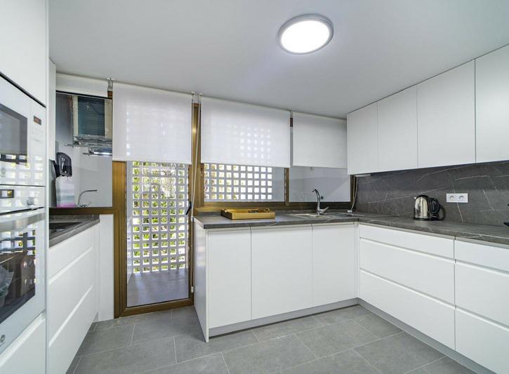 Renovated Apartment with Terrace – Puerto Banús