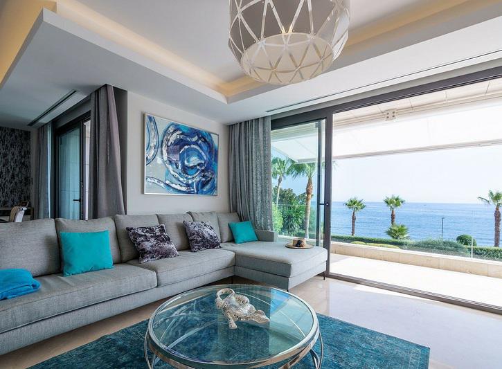 Luxury Beachfront Duplex with Private Terrace – Estepona