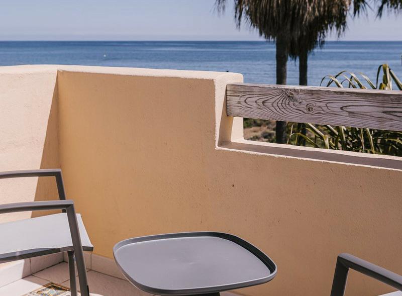 Beachfront Townhouse with Direct Access to the Sea – Bahía de Marbella
