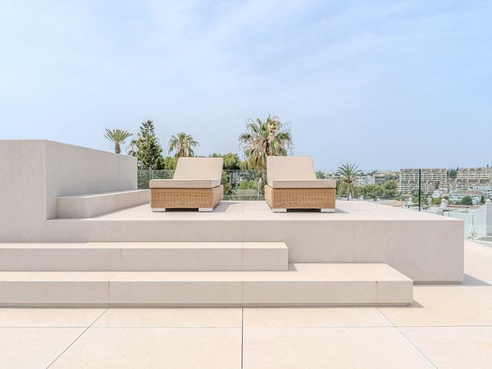 Luxury Villa with Rooftop Pool in Exclusive Vilas 6 – Puerto Banús, Marbella