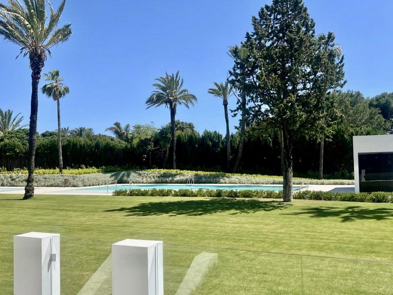 Luxury Villa with Rooftop Pool in Exclusive Vilas 6 – Puerto Banús, Marbella