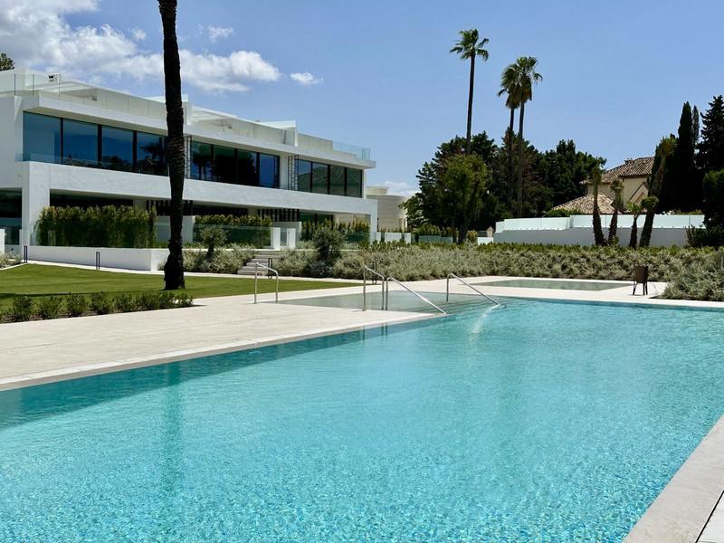 Luxury Villa with Rooftop Pool in Exclusive Vilas 6 – Puerto Banús, Marbella