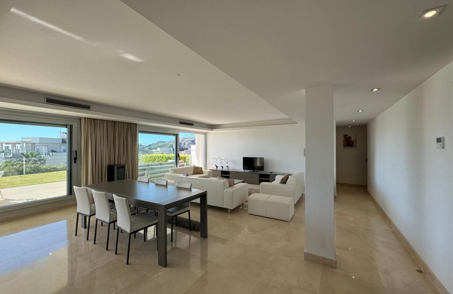 Elegant Ground-Floor Apartment with Private Garden – Avalon, Los Arqueros, Benahavís
