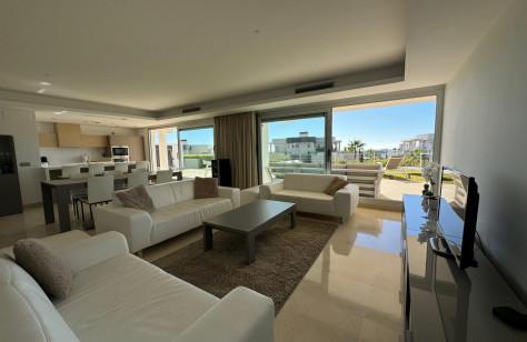 Elegant Ground-Floor Apartment with Private Garden – Avalon, Los Arqueros, Benahavís