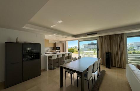 Elegant Ground-Floor Apartment with Private Garden – Avalon, Los Arqueros, Benahavís
