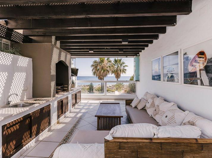 Beachfront Townhouse with Direct Access to the Sea – Bahía de Marbella