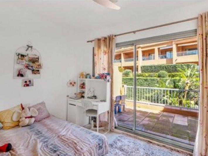 Spacious Penthouse with Golf Views and Large Terraces – Benatalaya, Benahavís