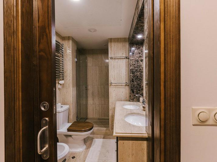 Beachfront Townhouse with Direct Access to the Sea – Bahía de Marbella