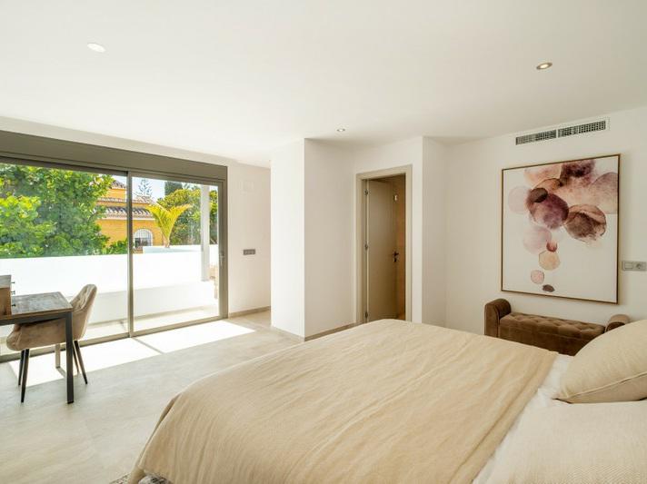 Luxury Villa with Pool, Jacuzzi and Cinema Room – Golden Mile, Marbella