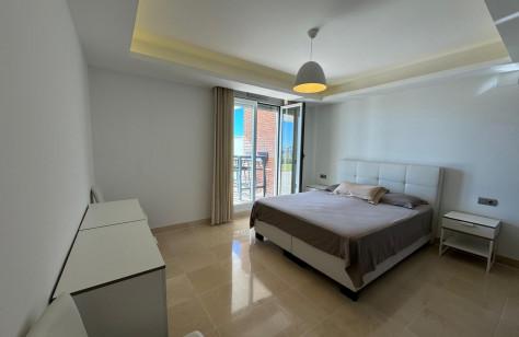 Elegant Ground-Floor Apartment with Private Garden – Avalon, Los Arqueros, Benahavís