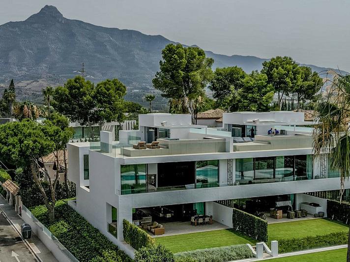 Luxury Villa with Rooftop Pool in Exclusive Vilas 6 – Puerto Banús, Marbella