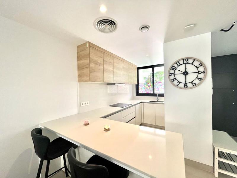 Modern Beachside Townhouse with Rooftop Jacuzzi – Playa de Guadalobón, Estepona