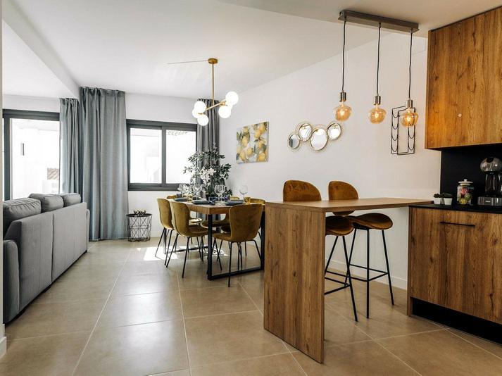 Semi-Detached House with Spacious Terrace – El Paraíso, Costa del Sol