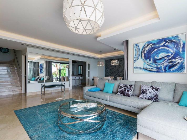 Luxury Beachfront Duplex with Private Terrace – Estepona