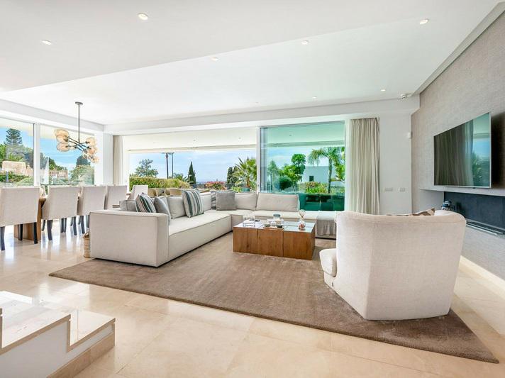 Luxury Villa with Heated Pool and Panoramic Views – Marbella