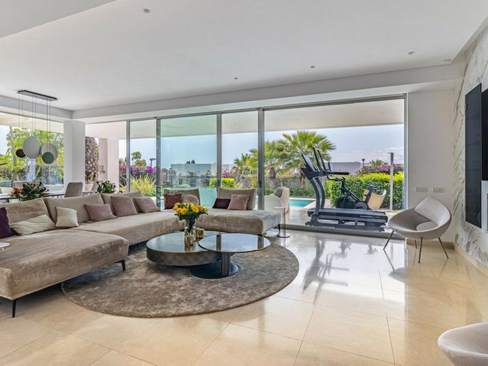 Elegant Villa with Heated Pool and Sea Views – Marbella