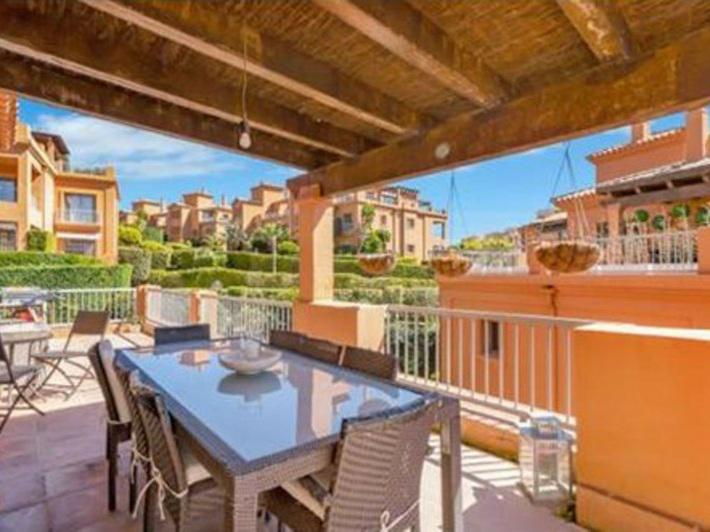 Spacious Penthouse with Golf Views and Large Terraces – Benatalaya, Benahavís