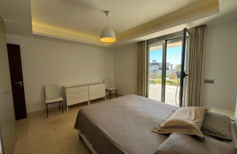 Elegant Ground-Floor Apartment with Private Garden – Avalon, Los Arqueros, Benahavís
