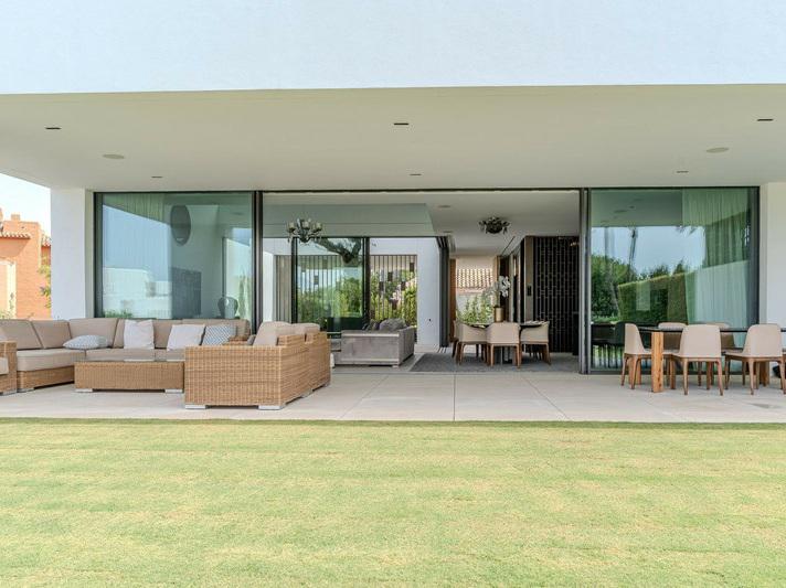 Luxury Villa with Rooftop Pool in Exclusive Vilas 6 – Puerto Banús, Marbella