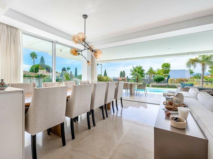 Luxury Villa with Heated Pool and Panoramic Views – Marbella