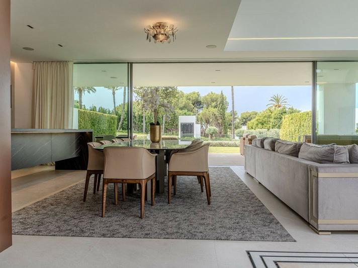 Luxury Villa with Rooftop Pool in Exclusive Vilas 6 – Puerto Banús, Marbella