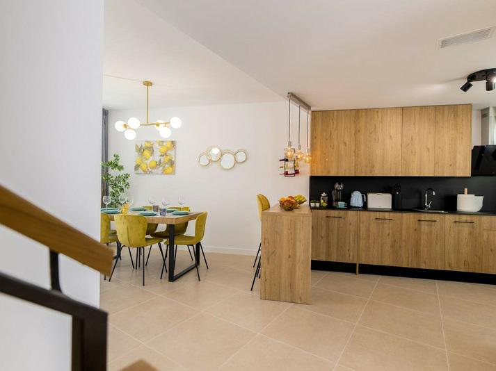 Semi-Detached House with Spacious Terrace – El Paraíso, Costa del Sol