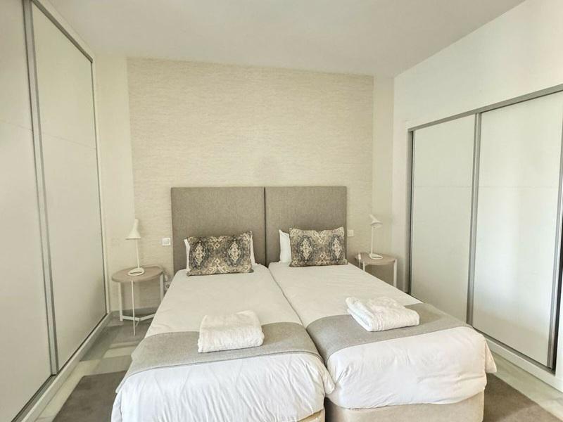 Renovated Apartment with Terrace – Puerto Banús