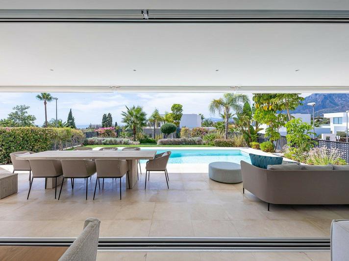 Luxury Villa with Heated Pool and Panoramic Views – Marbella
