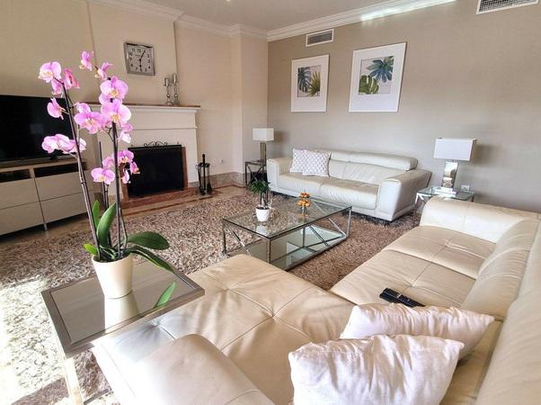 Elegant Semi-Detached Villa with Private Garden – Santa Clara Golf, Marbella East