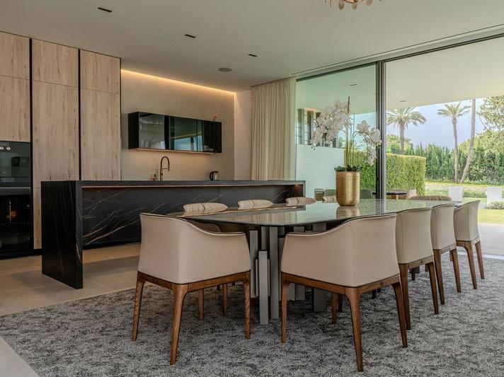 Luxury Villa with Rooftop Pool in Exclusive Vilas 6 – Puerto Banús, Marbella