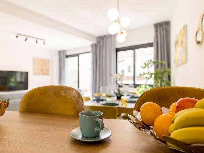 Semi-Detached House with Spacious Terrace – El Paraíso, Costa del Sol