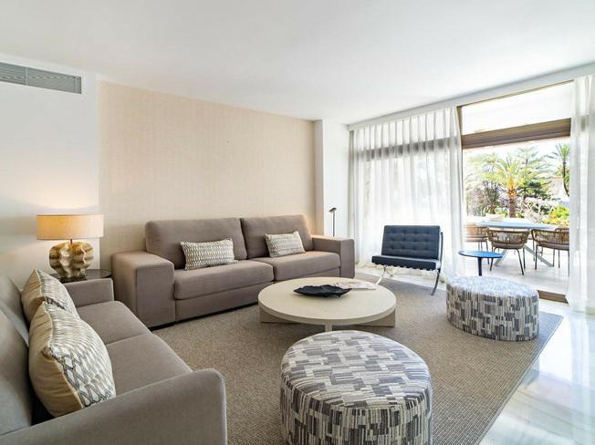 Renovated Apartment with Terrace – Puerto Banús