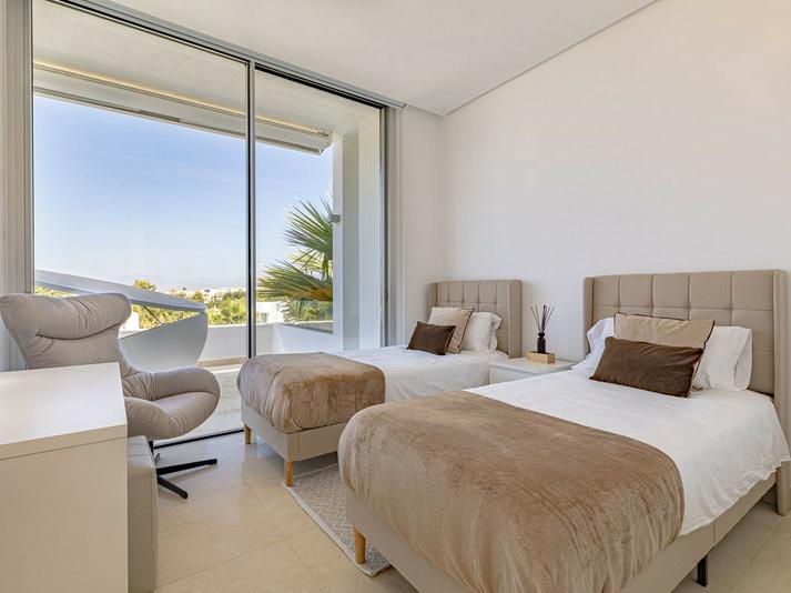 Elegant Villa with Heated Pool and Sea Views – Marbella