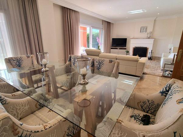 Elegant Semi-Detached Villa with Private Garden – Santa Clara Golf, Marbella East