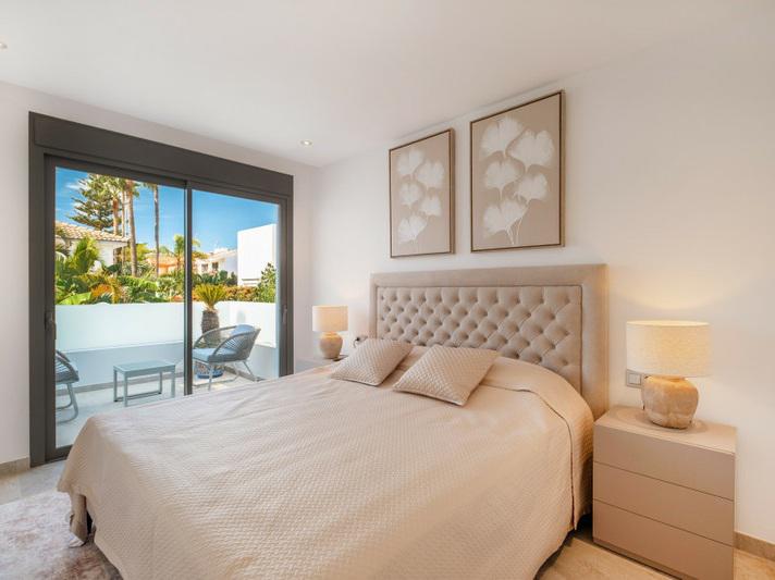 Luxury Villa with Pool, Jacuzzi and Cinema Room – Golden Mile, Marbella