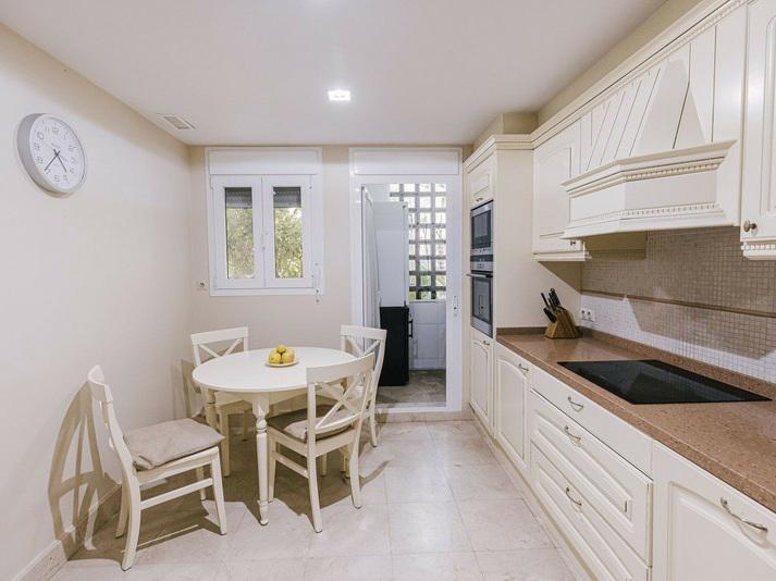 Beachfront Townhouse with Direct Access to the Sea – Bahía de Marbella