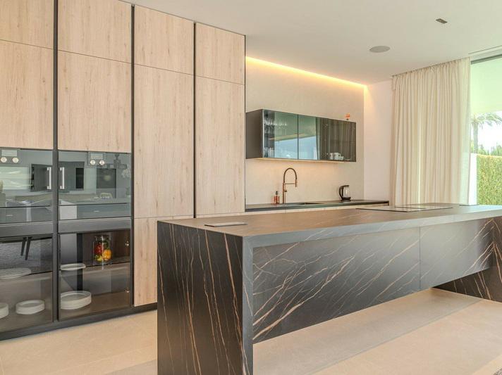Luxury Villa with Rooftop Pool in Exclusive Vilas 6 – Puerto Banús, Marbella