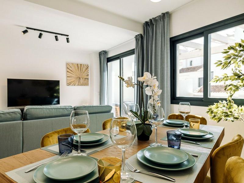 Semi-Detached House with Spacious Terrace – El Paraíso, Costa del Sol
